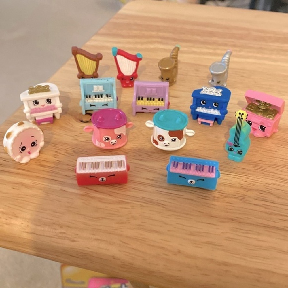 Shopkins Musical Collection. Includes 15 Shopkins.